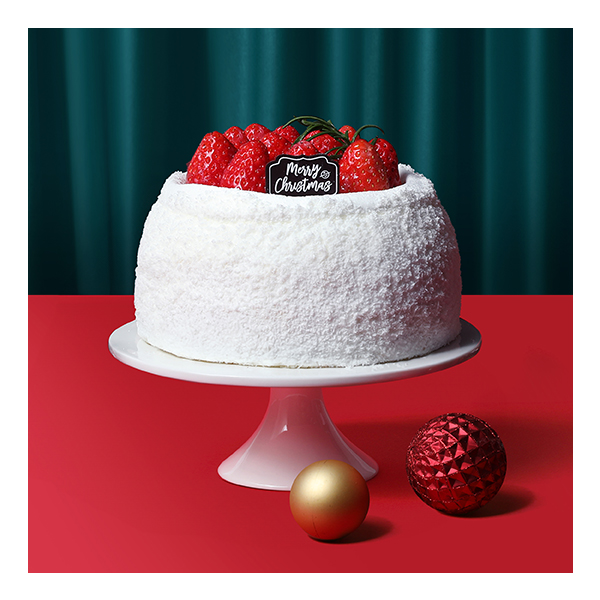 Snow Strawberry Mascarpone Cake